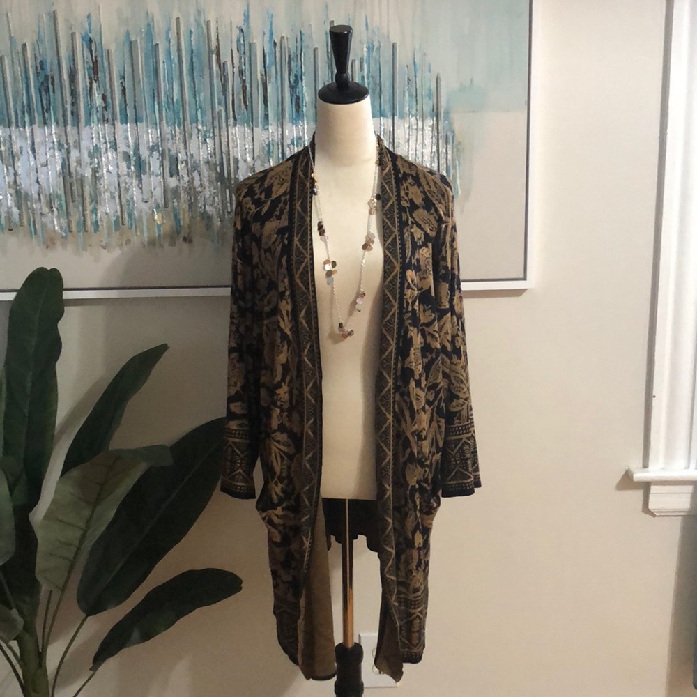 Elegant Black and Gold Women's Top And Neckkace.